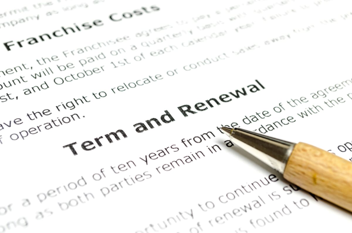A document that says term and renewal, representing commercial lease Washington, DC