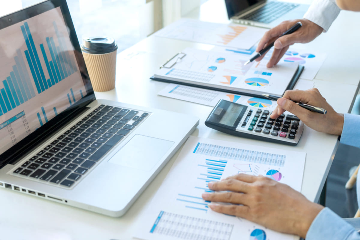 Charts and graphs, market analysis for commercial investment real estate concept