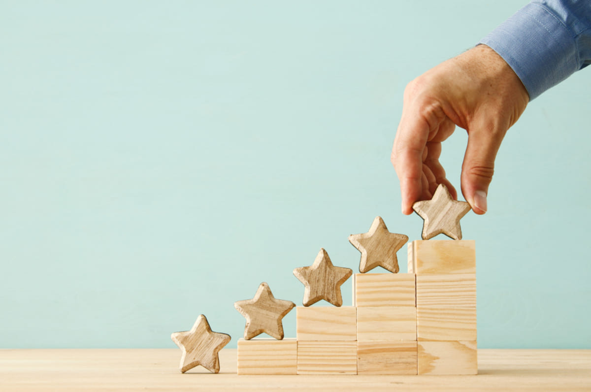 Five stars on wooden steps, Kenwood has good real estate investment criteria