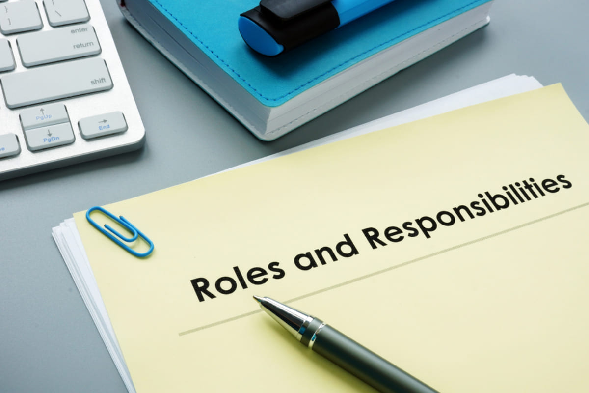The words roles and responsibilities written on a folder