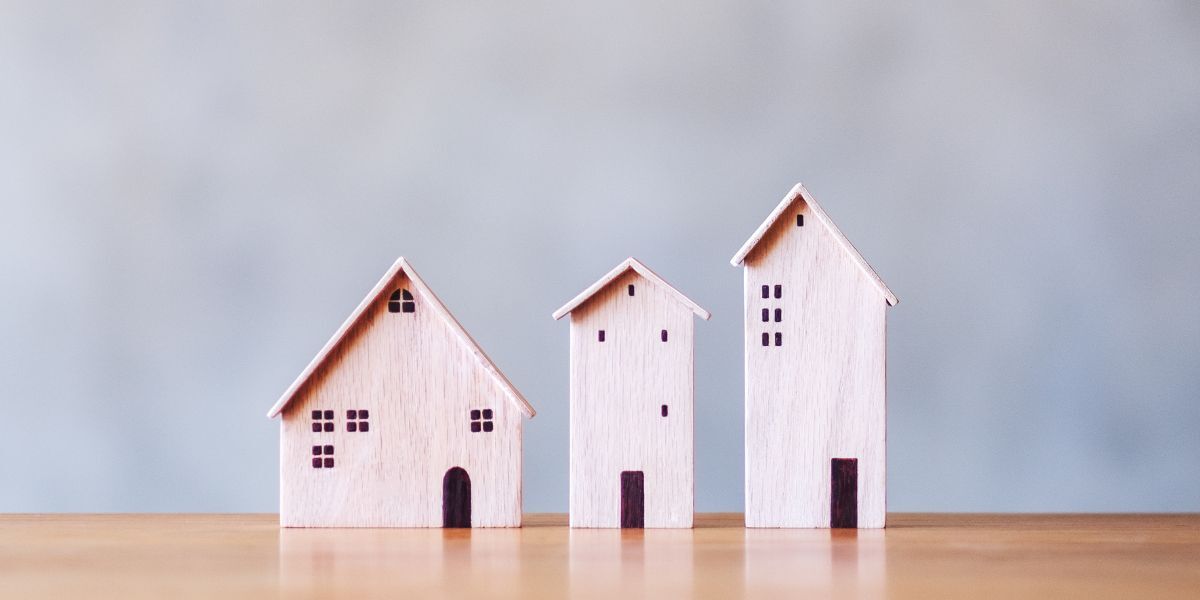 1 Wooden house models on the table