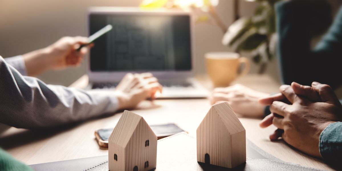 4 Real Estate Agent Explaining a Plan