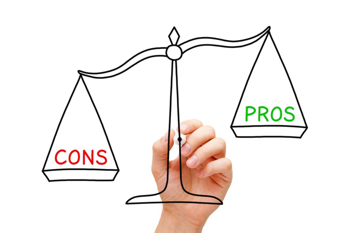 A hand sketching a scale weighs single-tenant vs. multi-tenant pros and cons